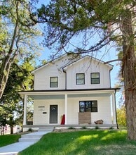 Building Photo - 3018 Woodland St