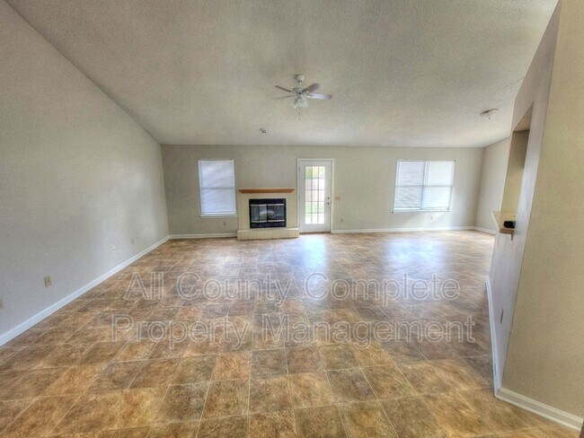 Foto del edificio - 2175 Heath Green Pl N