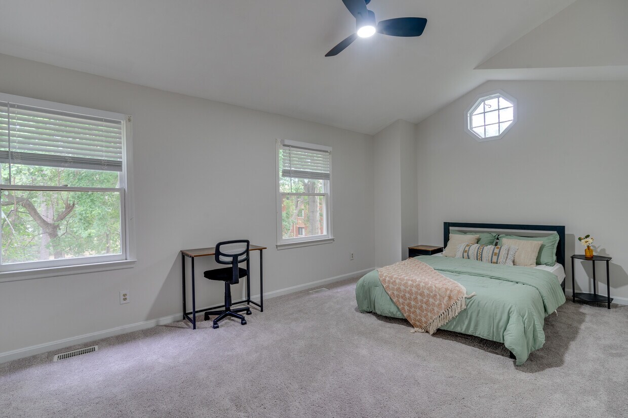 Foto principal - 3700 Roxbury Ln