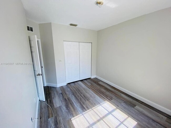 Building Photo - 4947 SW 135th Way