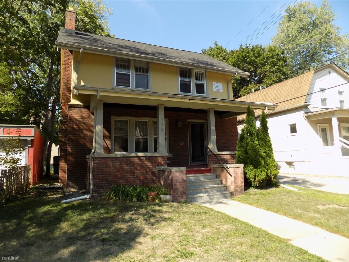 Primary Photo - 5 br, 2.5 bath Duplex - 715 McKinley Ave 7...