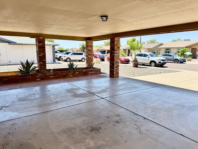 Foto del edificio - 3 Bedroom / 2 Bath Single Level Home in Ph...
