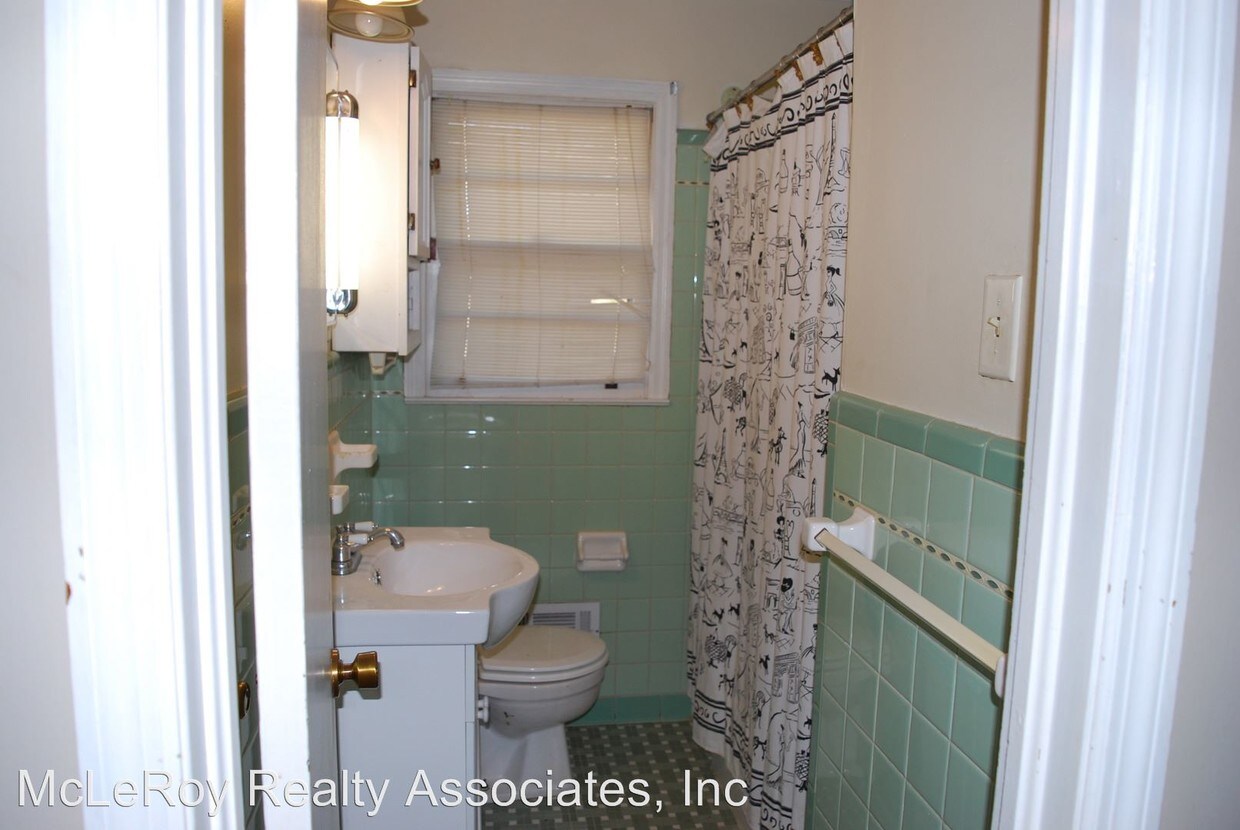 Building Photo - 3 br, 1 bath House - 1323 Greenview Dr