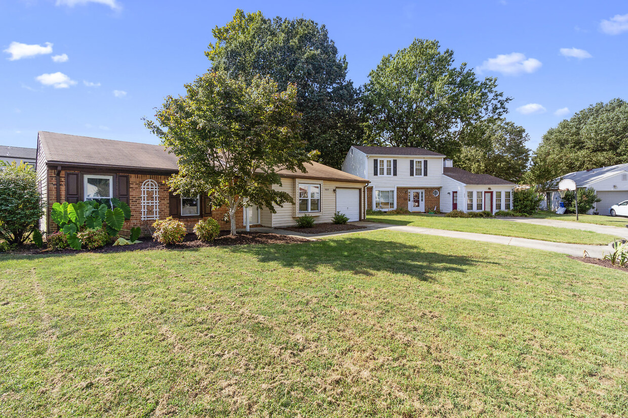 Foto principal - 909 White Oak Ct N