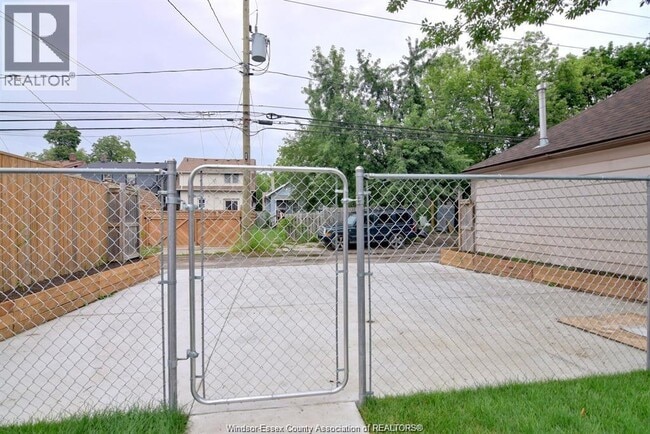 Building Photo - 1076 Janette Ave