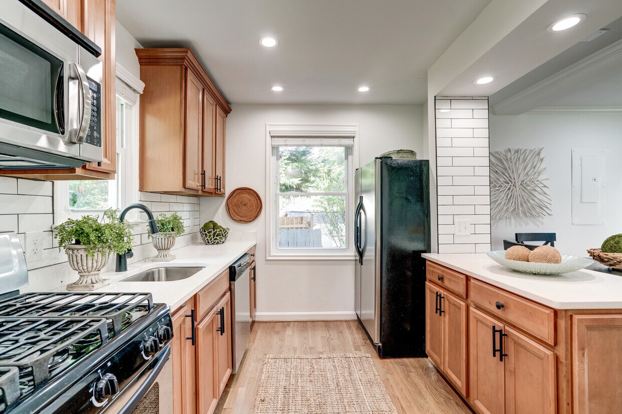 6907 Barrett Rd, Falls Church, VA 22042 House Rental in Falls Church