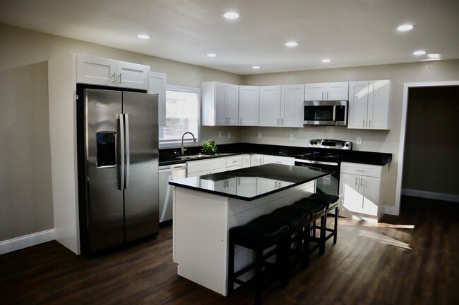 Cocina - 814 Carson St