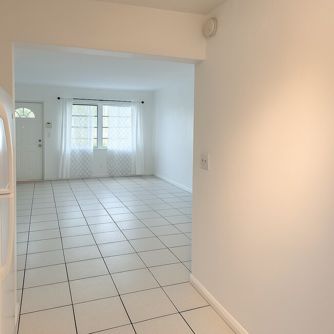 Foto del edificio - 2650 NE 215th St