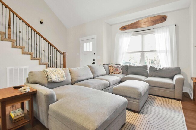 Foto del edificio - Pet Friendly Three Bedroom on Acre!