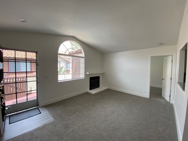 Foto del edificio - NOW AVAILABLE - 2 BEDROOM CONDO IN RSM!