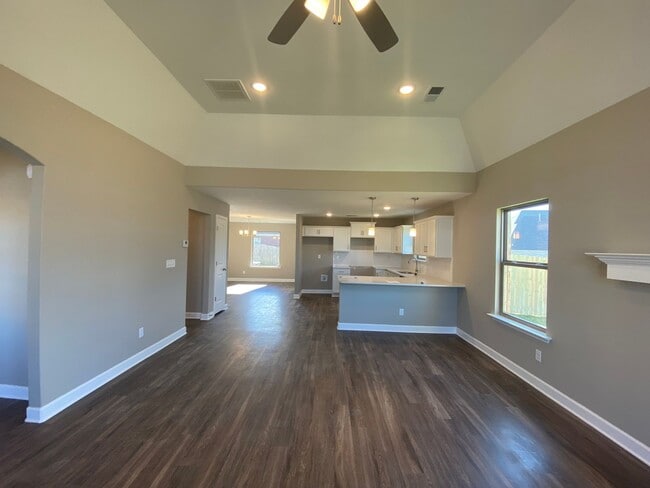 Building Photo - 5519 Briardale Dr