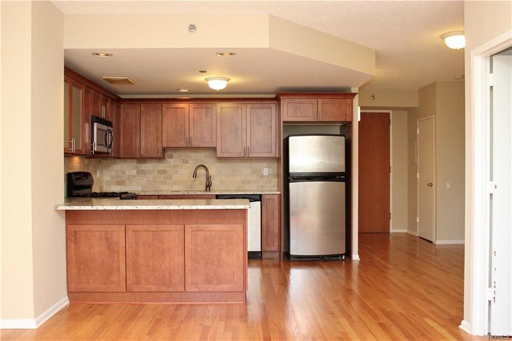 50 E Hartsdale Ave, Hartsdale, NY 10530 Condo for Rent in Hartsdale