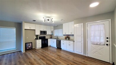 Building Photo - 14419 Cypress Leaf Dr