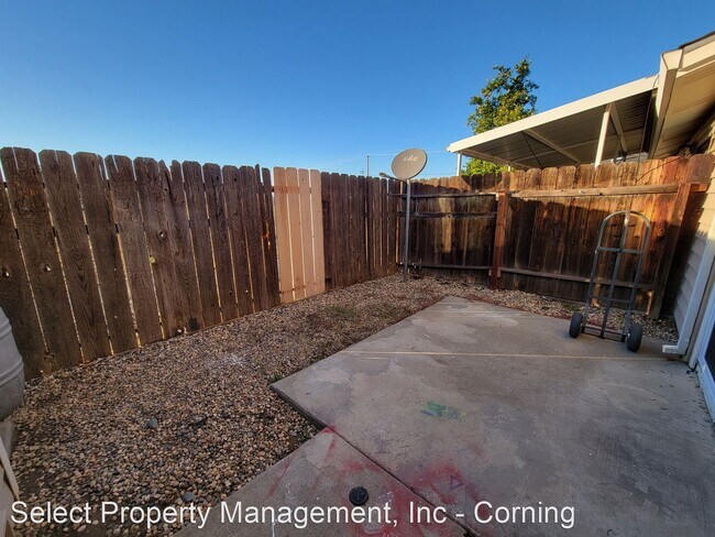 Building Photo - 2 br, 1.5 bath House - 623 North Street