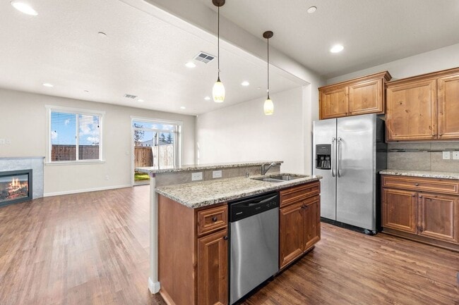 Building Photo - Luxury Townhome In Ridgefield!