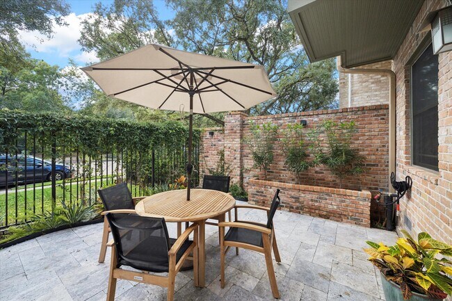 Foto del edificio - 4710 Post Oak Timber Dr