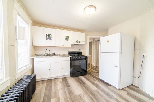 Foto del edificio - 817 E Pear St