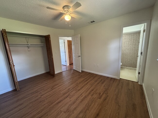 Building Photo - 1156 Salina Ave