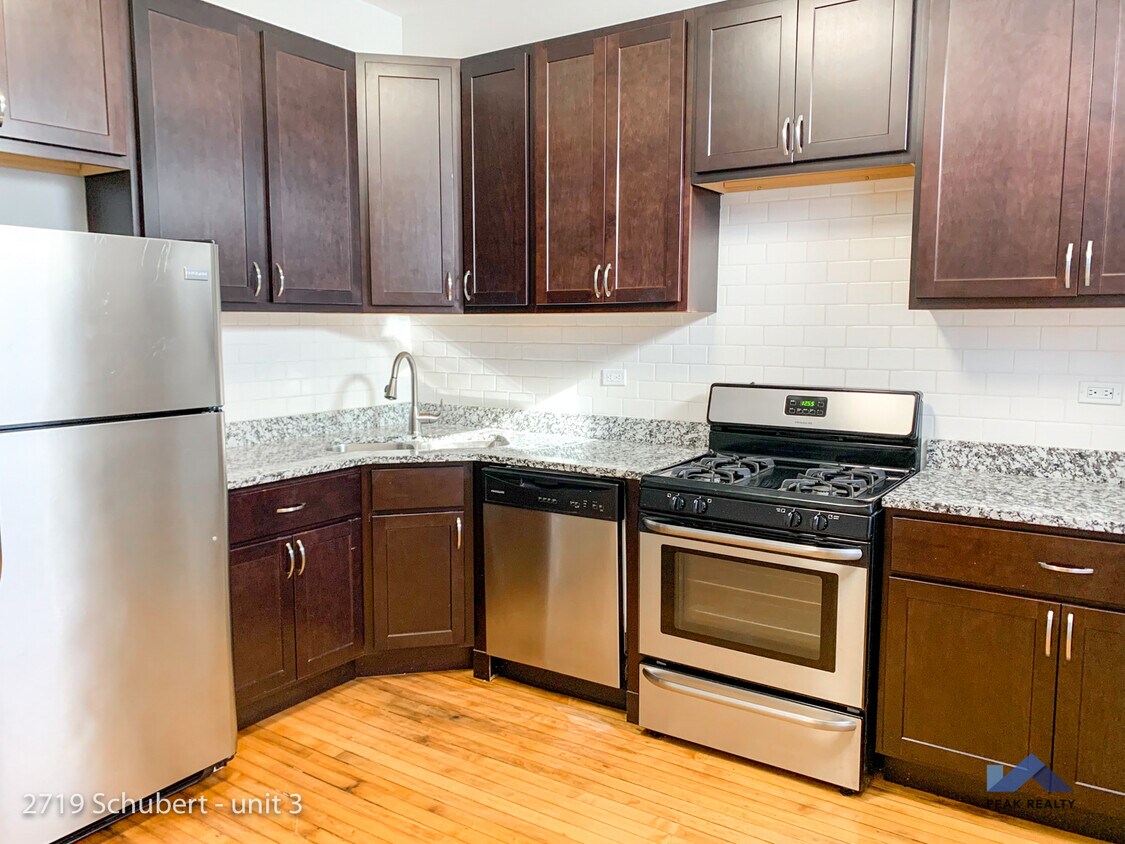 Primary Photo - 2719 W Schubert Ave