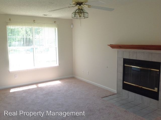 Building Photo - 2411 Cherry Blossom Dr