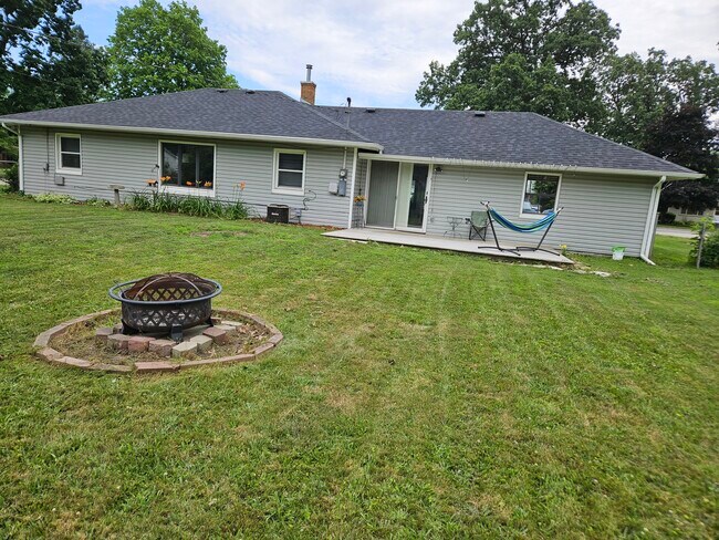 Foto del edificio - 1313 E Douglas St