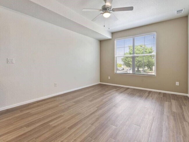 Foto del edificio - 9498 E 109th Dr