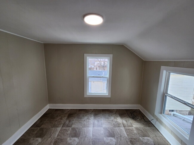 Foto del edificio - Move In Ready with ALL Utilities Included