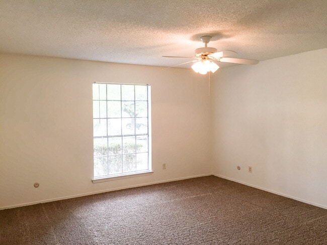 Building Photo - Duplex