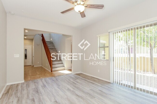 Foto del edificio - REDUCED! - NOW OFFERING HALF OFF FIRST FUL...