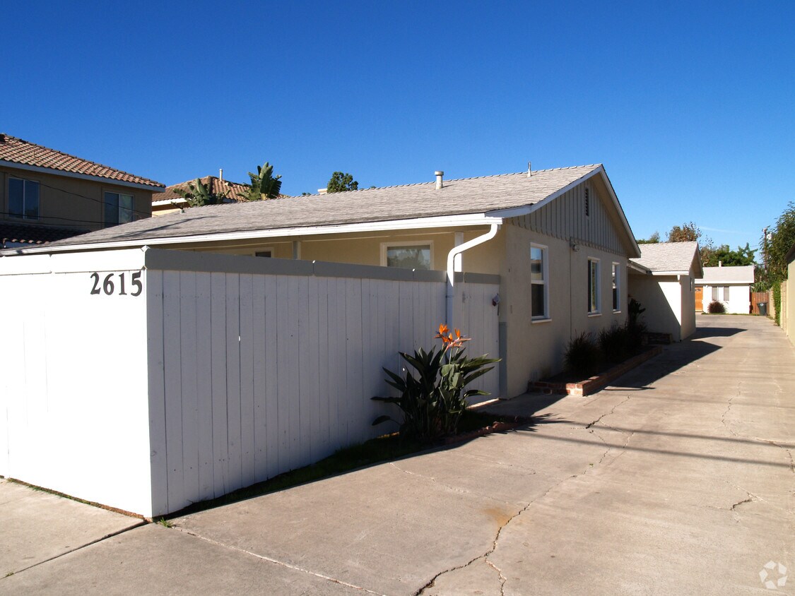 Building Photo - 2615 Santa Ana Ave