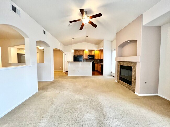 Foto del edificio - 2 Bed , 2 Bath Condo near Observatory Vill...