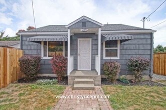 Building Photo - 238 Park Pl N