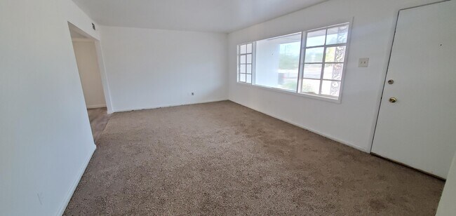 Building Photo - 323 San Saba Rd