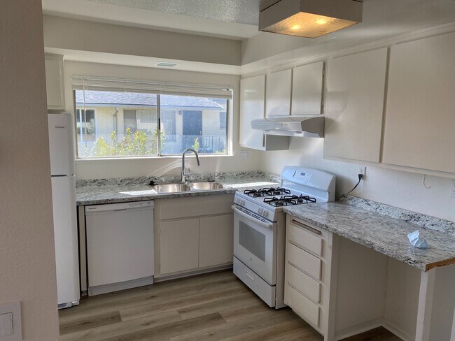 Building Photo - Spacious 4/2 condo available soon!