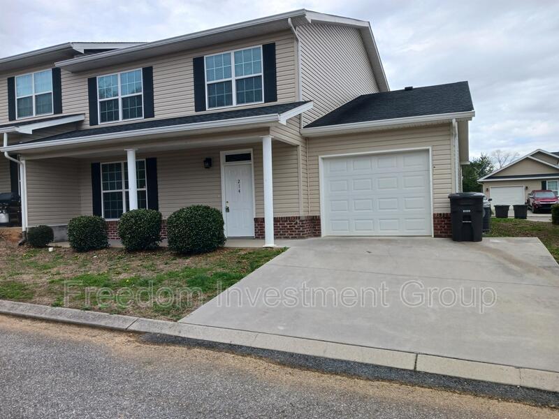 214 Brownstone Way, Loudon, TN 37774 Condo for Rent in Loudon, TN