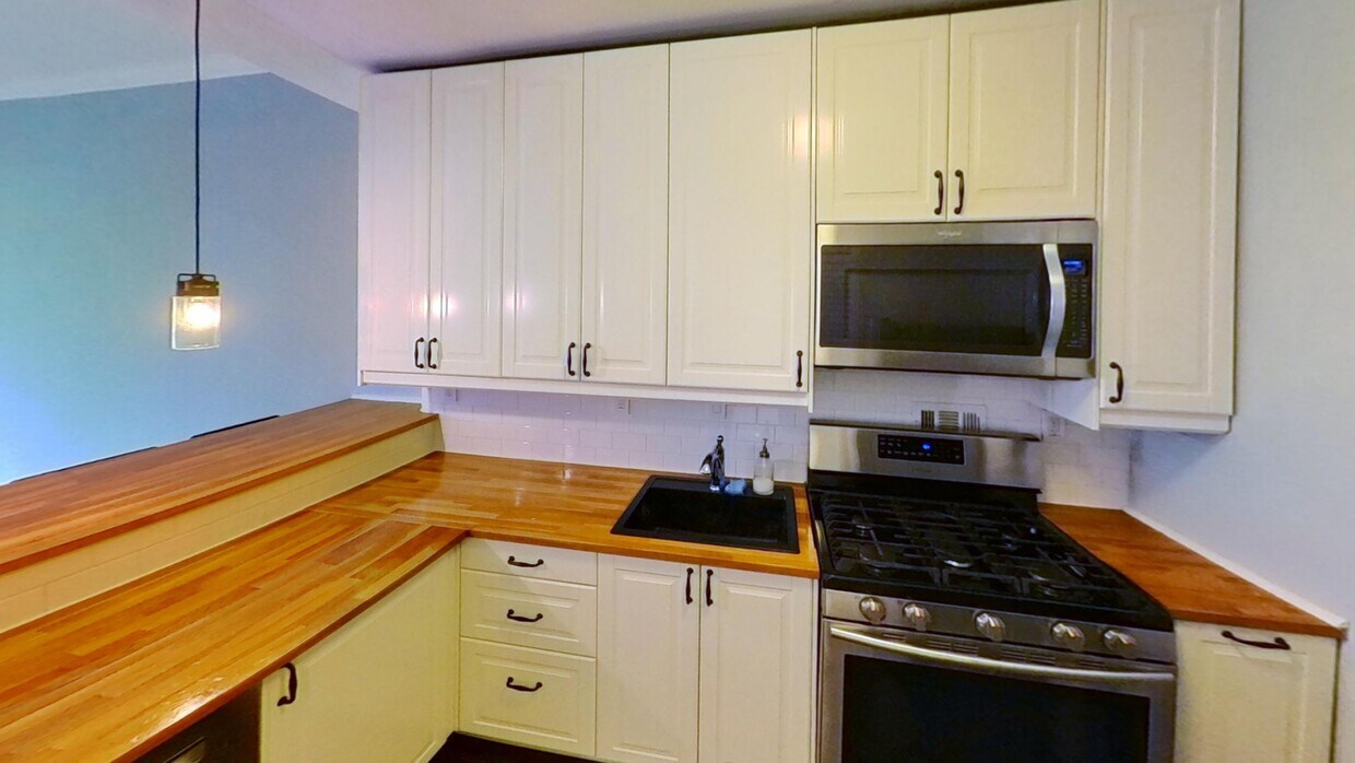 Foto principal - 2939 Van Ness St NW