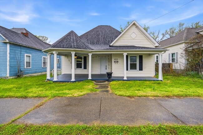 Photo - 401 E Oak Hill Ave House