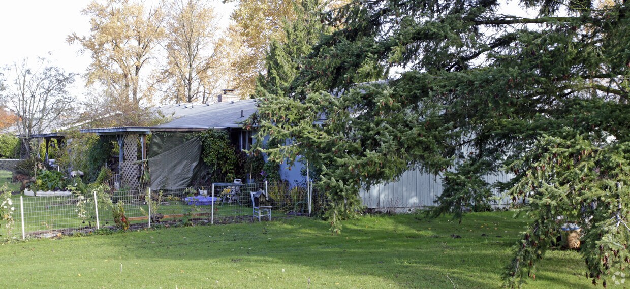 Foto del edificio - 4708-4710 77th Avenue Ct E