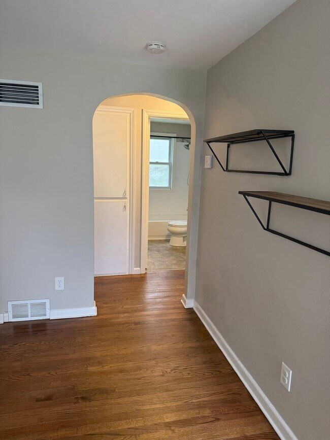Building Photo - SPECIAL OFFER ! Sign lease by Monday 5/11/26 and  get  1/2 Off First Month rent!