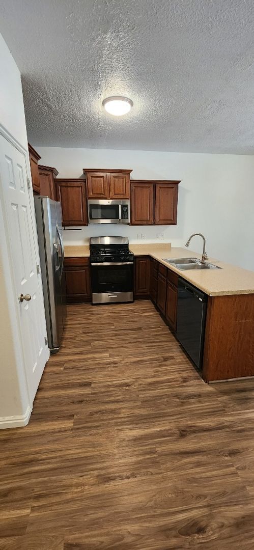 Foto del edificio - Beautiful 3 Bedroom Townhome in Pleasant G...