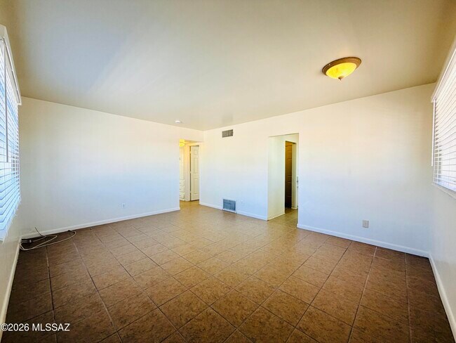 Foto del edificio - 4502 E 18th St
