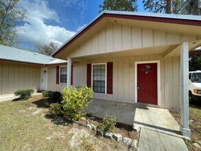 Building Photo - 803 Meadowbrook Dr