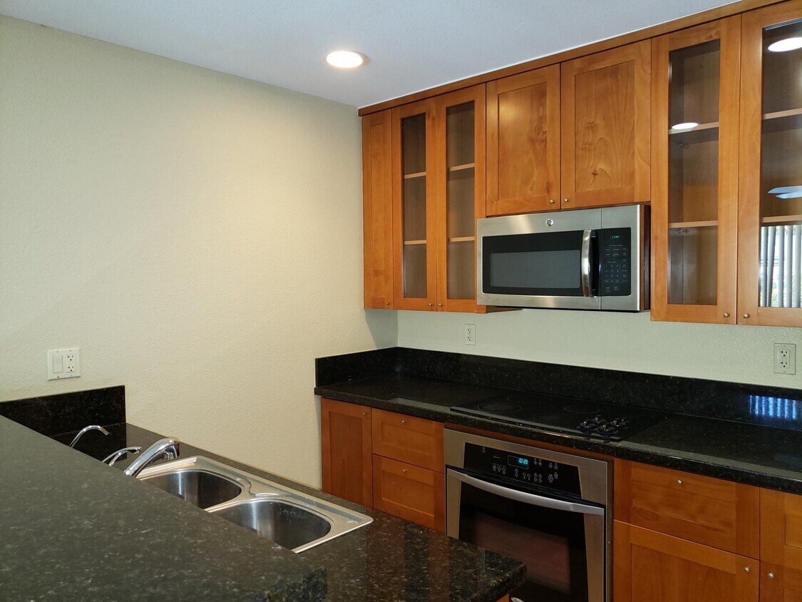 8533 Villa La Jolla Dr, San Diego, CA 92037 Condo for Rent in San