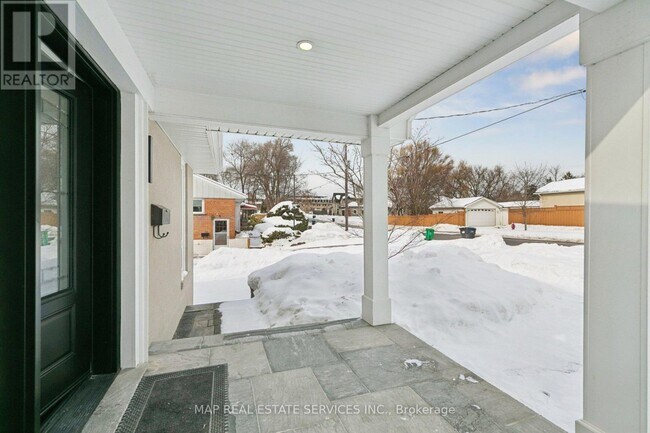 Building Photo - 260 Hillside Dr