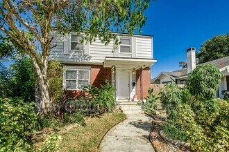 Building Photo - 875 19th Ave S