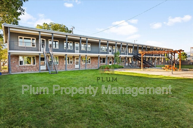 Building Photo - 1024 Stephens Ave