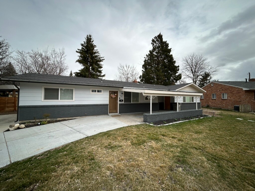 Foto principal - 220 N Owyhee St