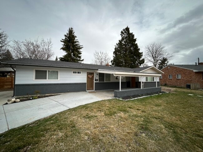 Foto del edificio - 220 N Owyhee St