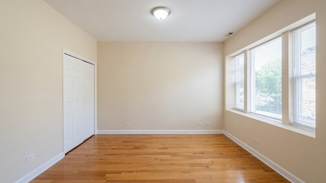 Foto del edificio - 4609 N Kimball Ave