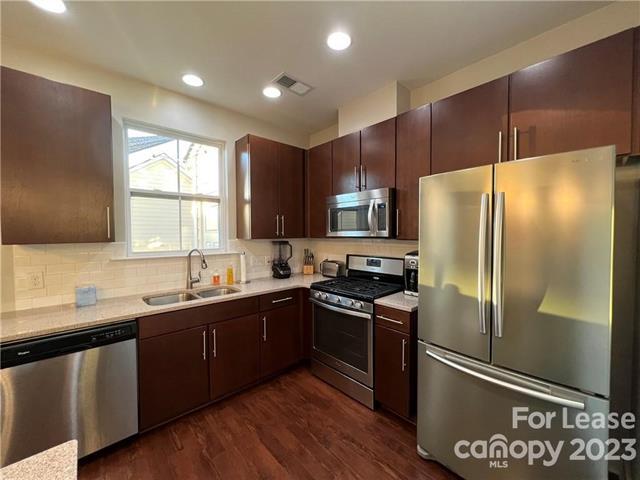 Foto del edificio - 3249 Bending Birch Pl